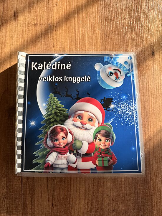 Kalėdinė veiklos knygelė su daugkartiniais lipdukais 